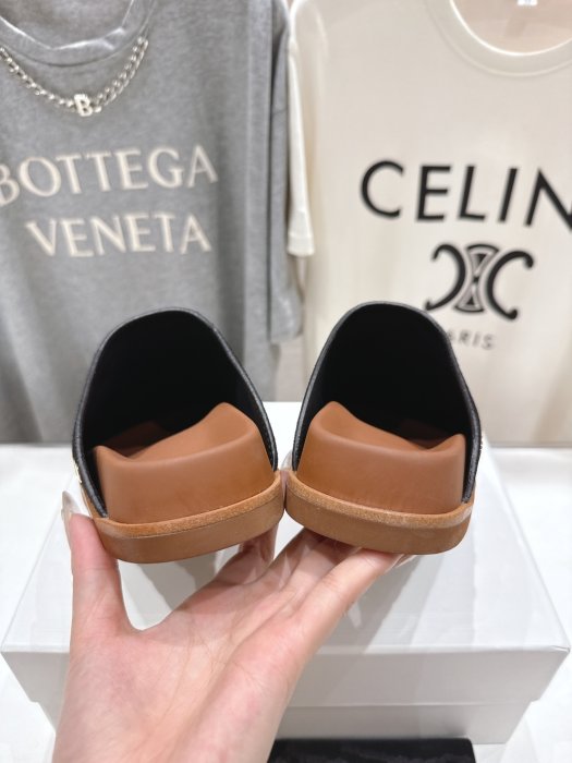 Шлепанцы женские фото 8