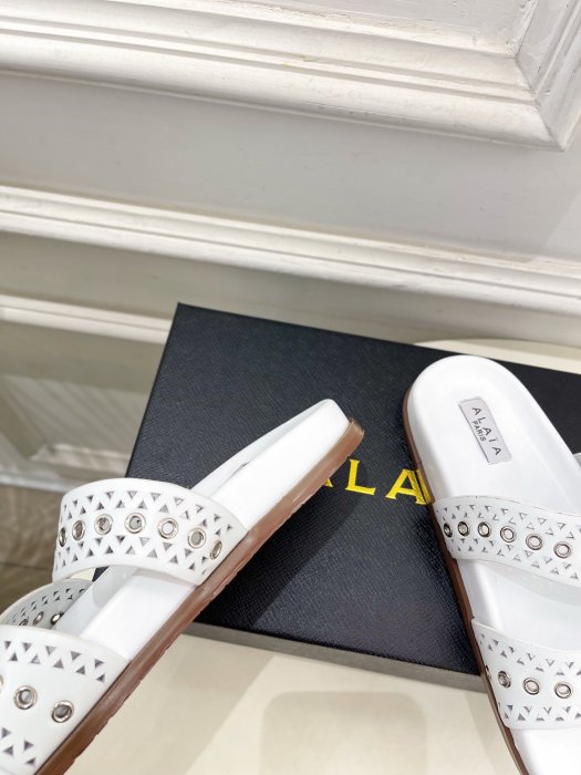 Шлепанцы женские фото 7