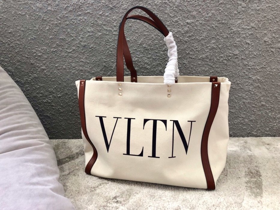 A bag women's VLTN 37 cm