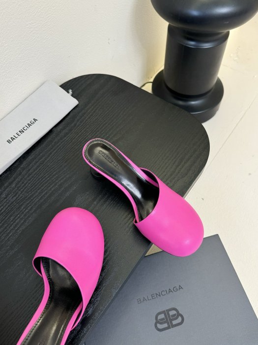 Шлепанцы женские фото 4