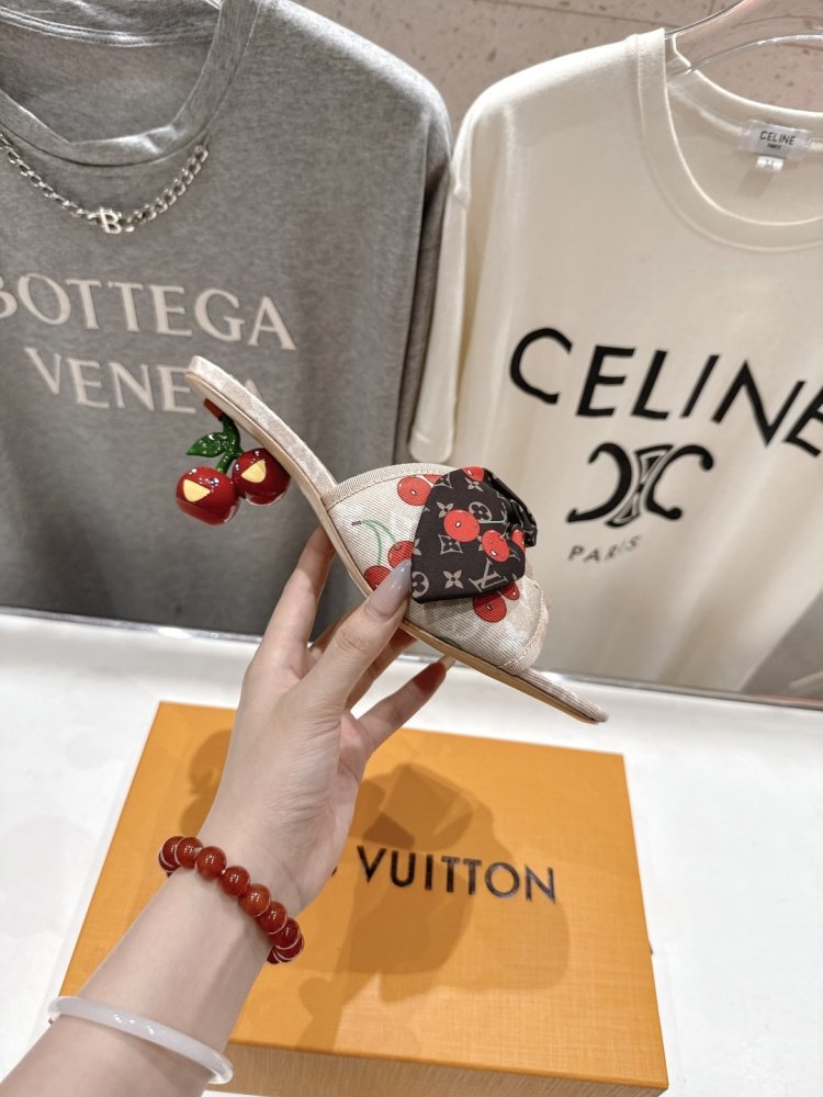 Босоножки фото 5