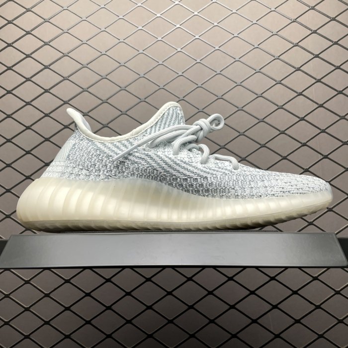 Кроссовки Yeezy Boost 350V2 фото 3