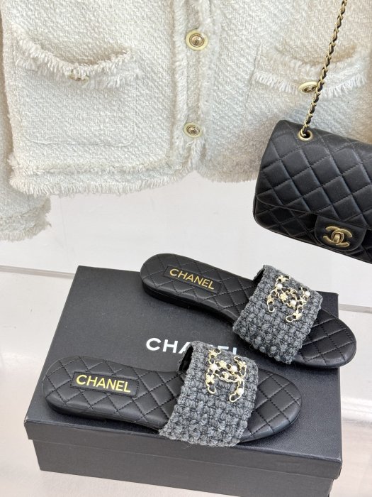 Шлепанцы женские фото 3