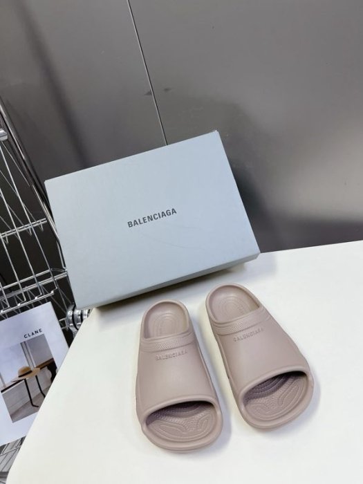 Шлепанцы женские фото 2