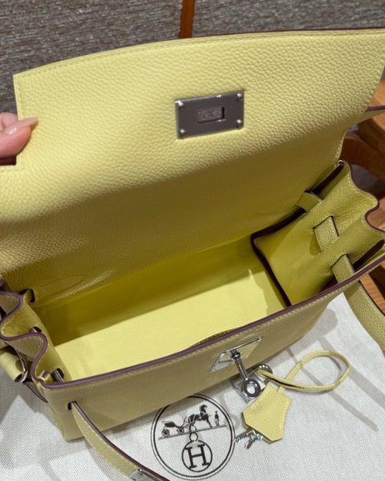 Сумка KELLY MESSENGER JAUNE POUSSIN в коже Togo 24 см фото 2