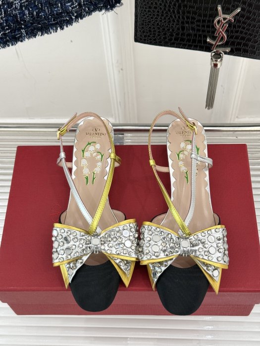 Sandals фото 4