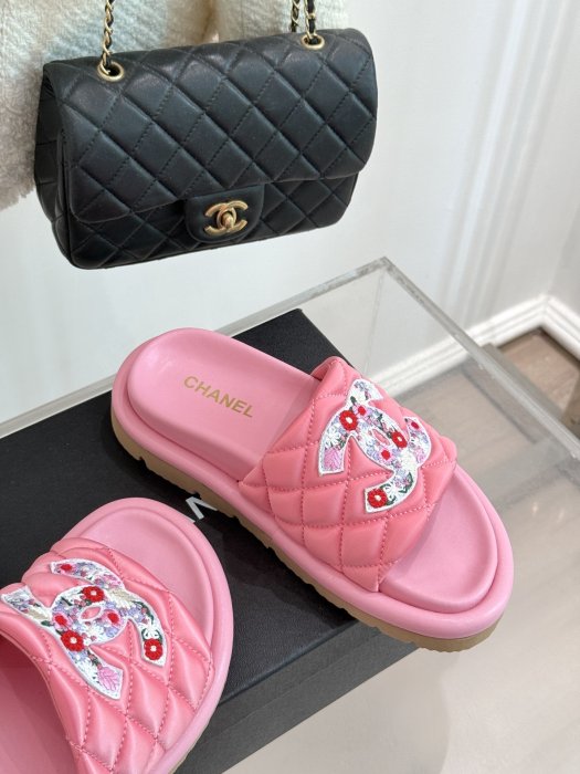 Шлепанцы фото 5