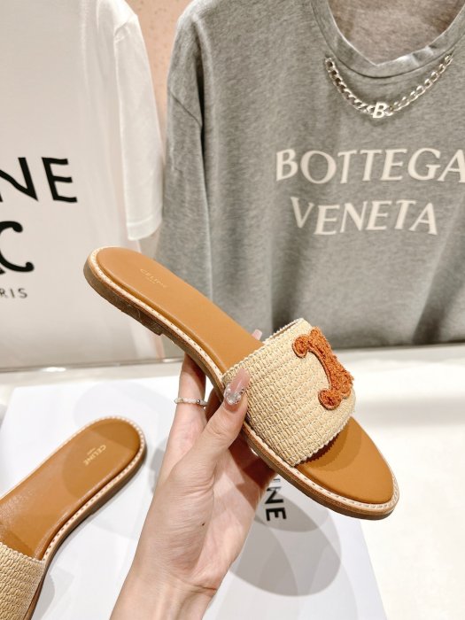 Шлепанцы женские фото 5