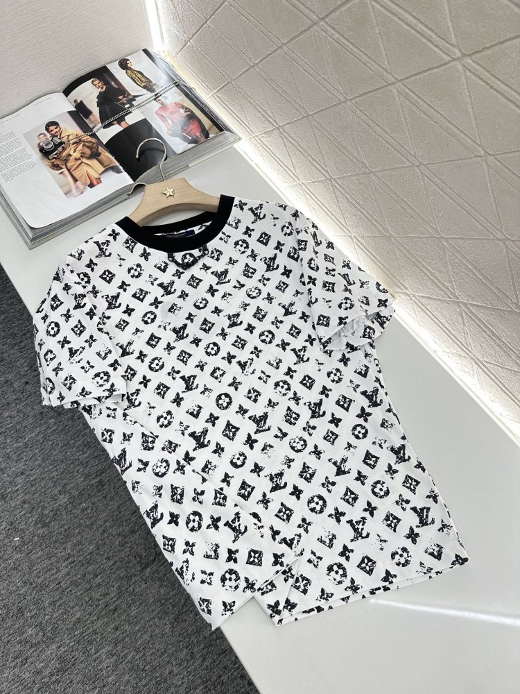 Футболка жіноча