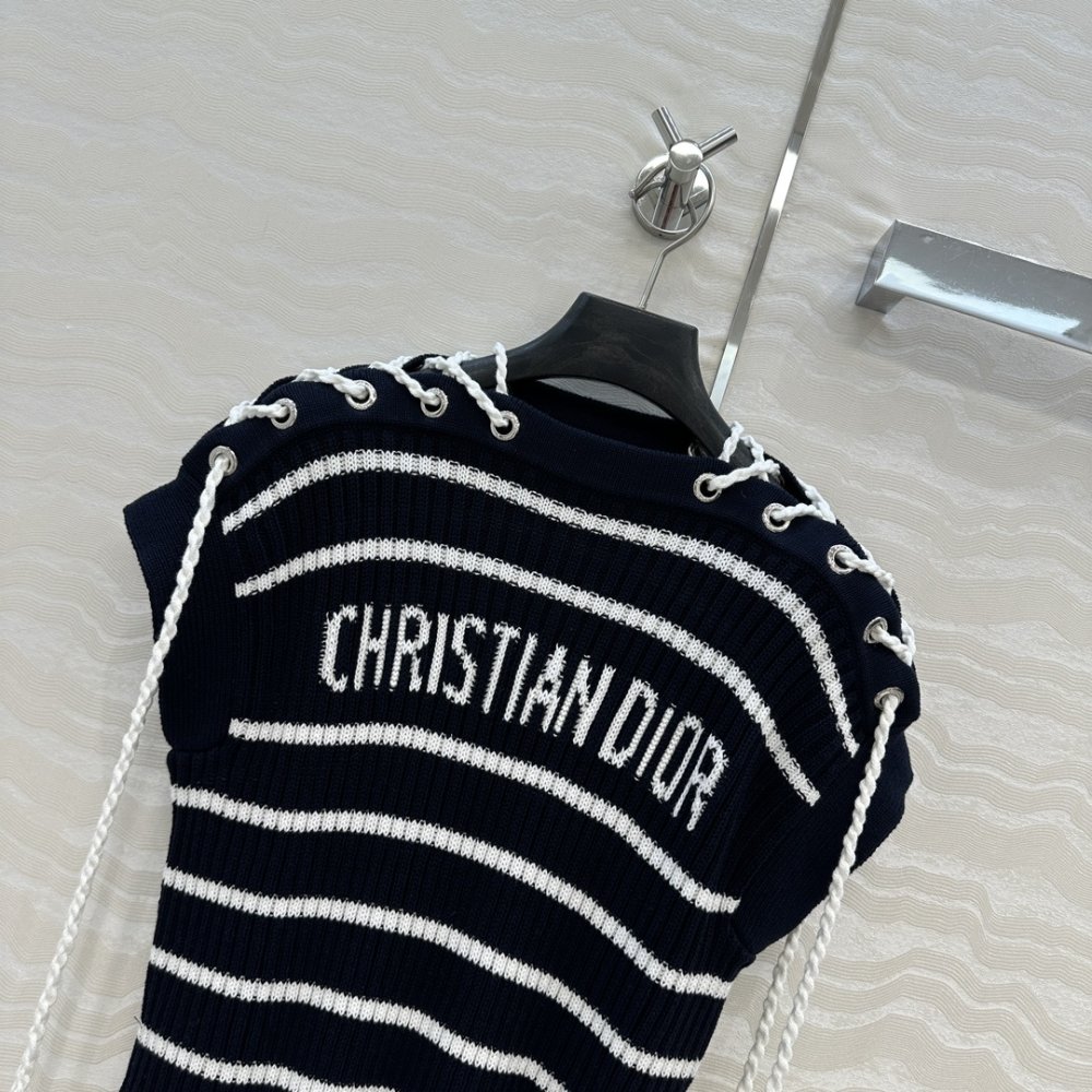 T-shirt women's фото 2