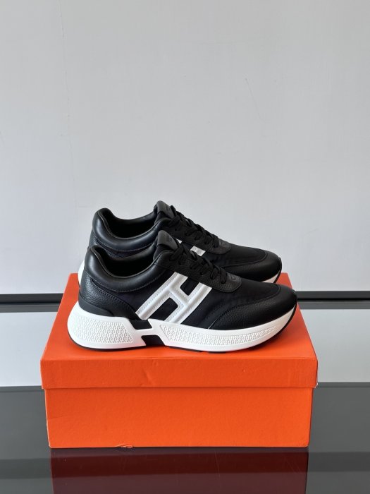 Кросівки чоловічі