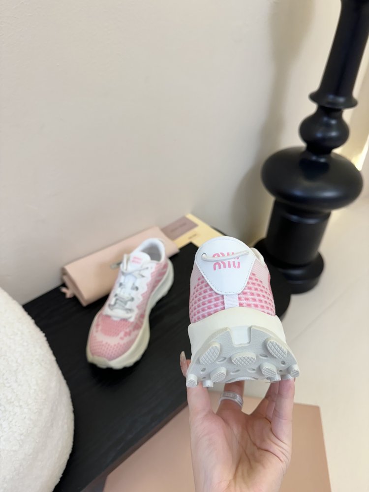 Кроссовки женские фото 6