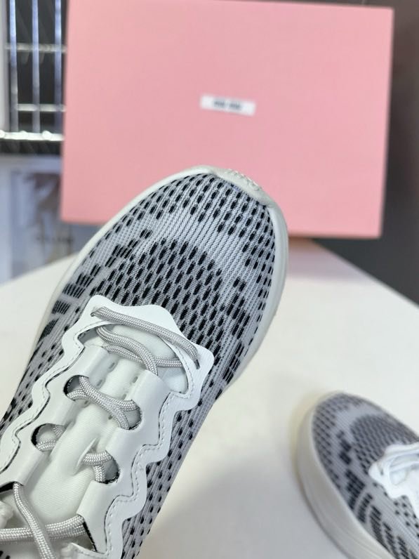 Кроссовки женские фото 7