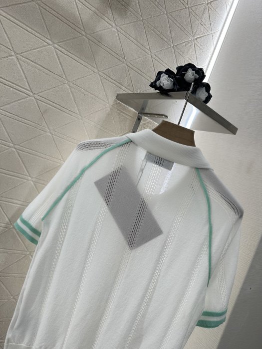 T-shirt women's фото 4