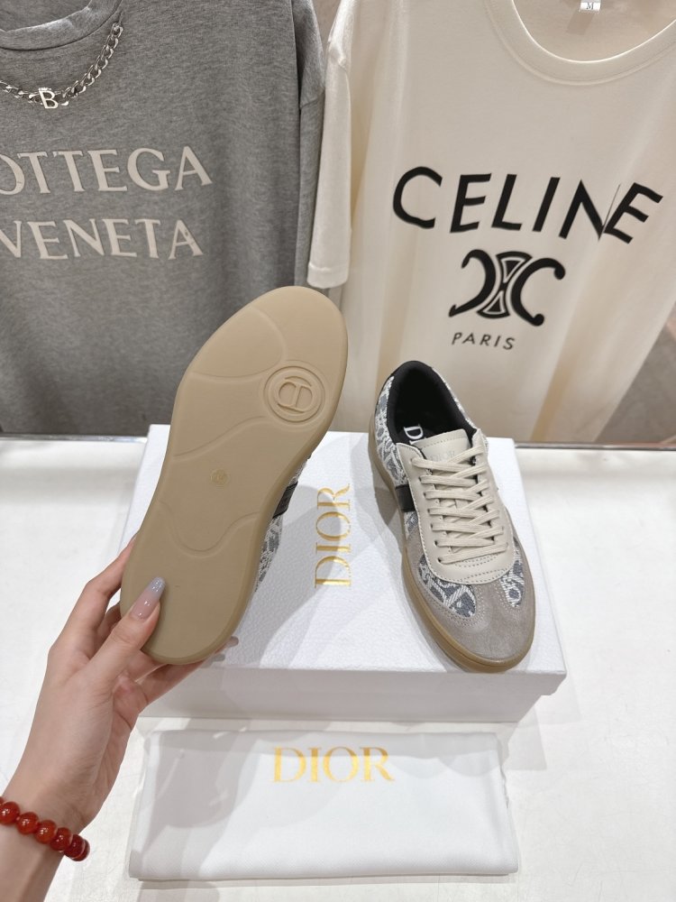 Кросівки жіночі фото 9