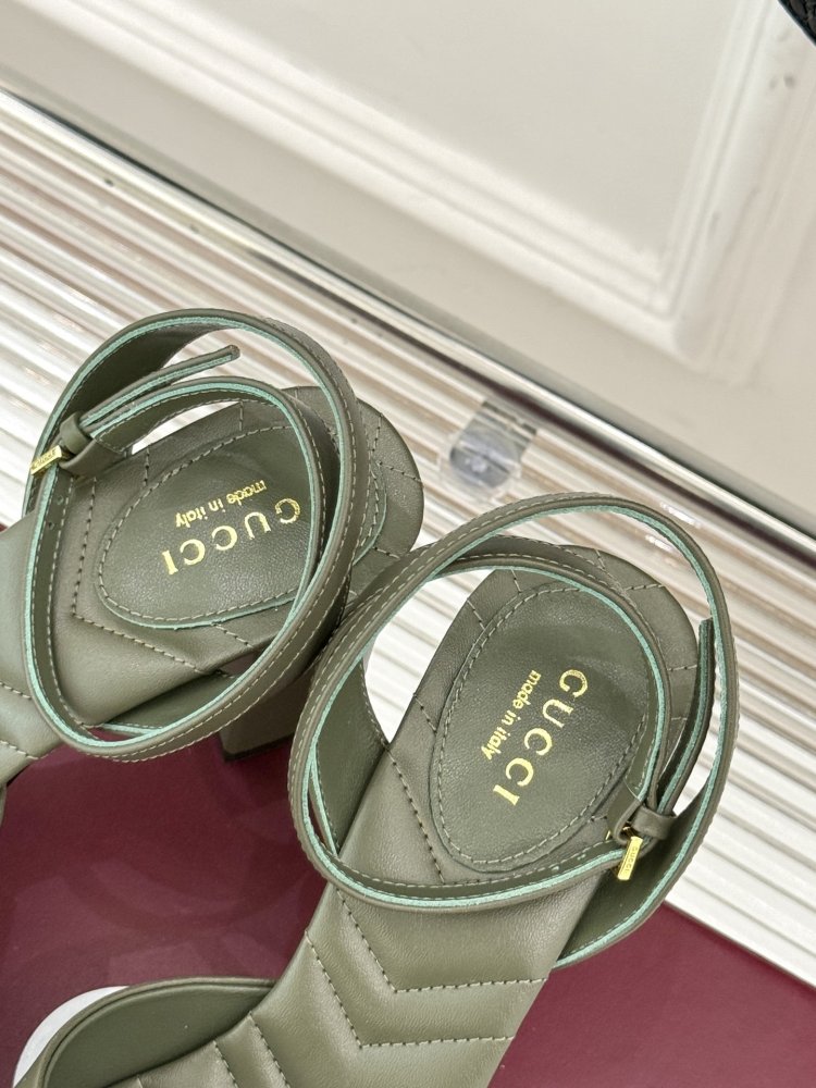 Босоножки фото 8