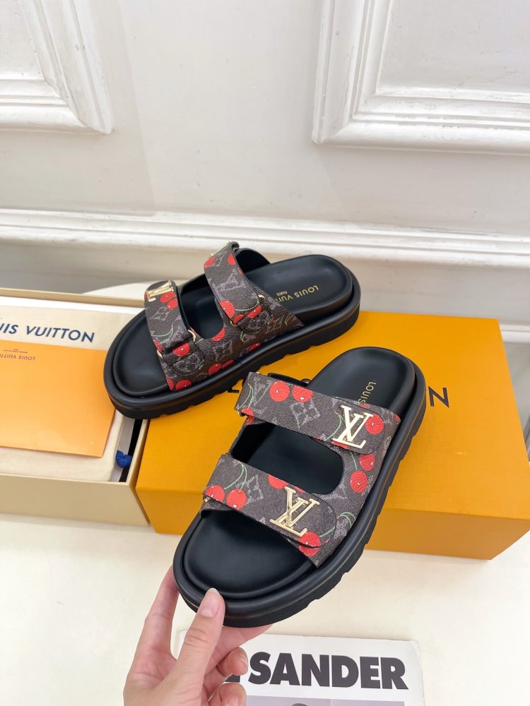 Шльопанці жіночі фото 3