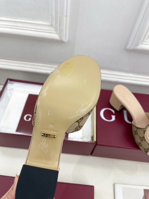 Босоножки фото 9