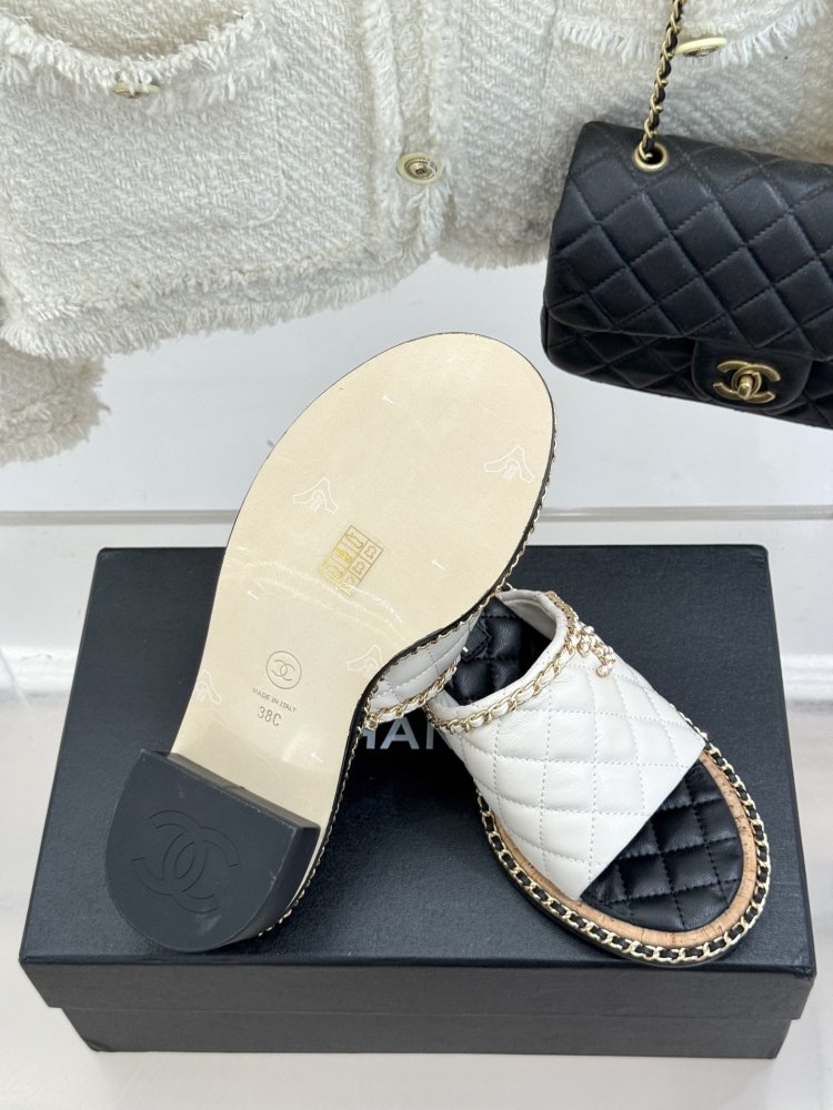 Шльопанці жіночі фото 9