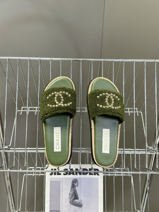 Шлепанцы женские фото 6