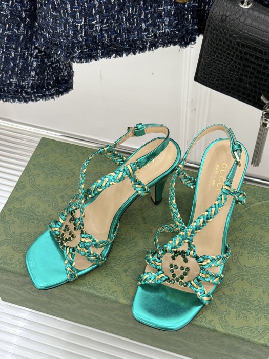 Босоножки фото 2