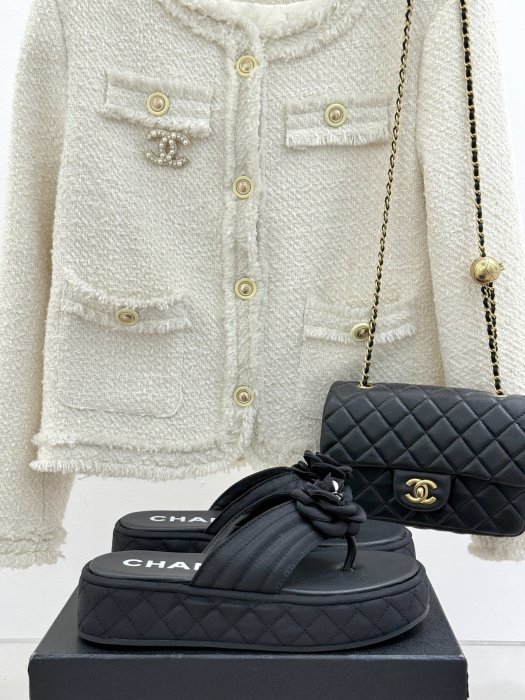 Шльопанці жіночі