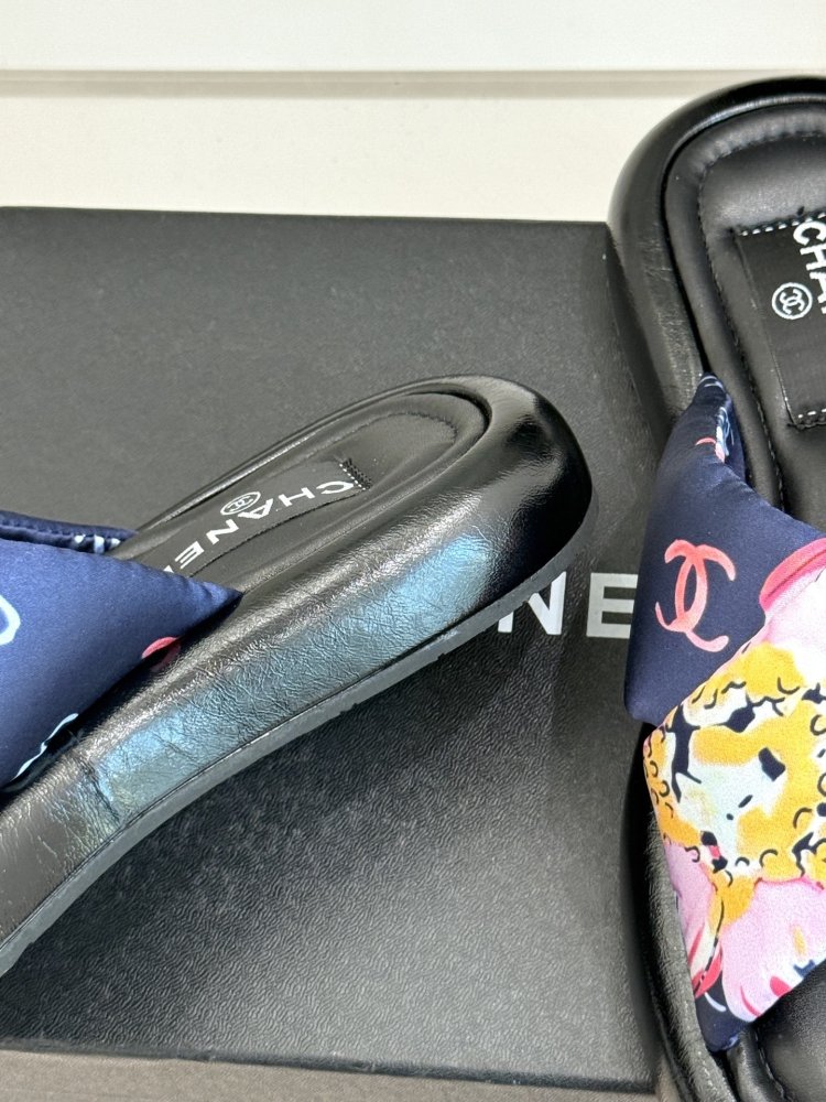 Шльопанці жіночі фото 6