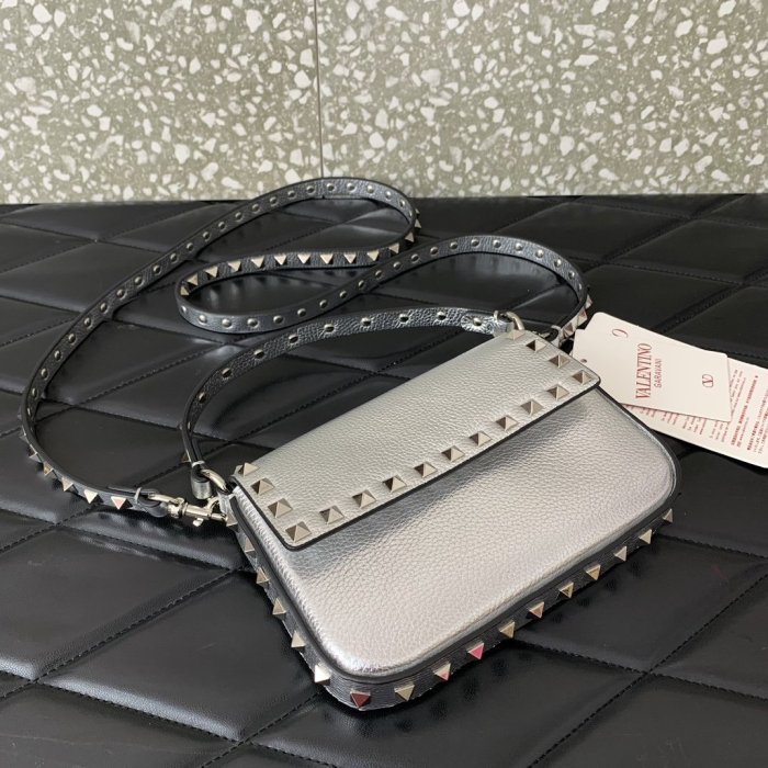 Сумка женская Valentino Garavani Rockstud 19 см фото 9