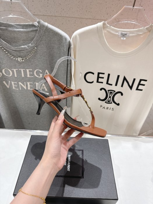 Босоножки фото 5