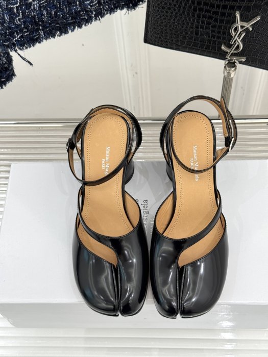 Босоніжки з роздвоєним носком фото 4