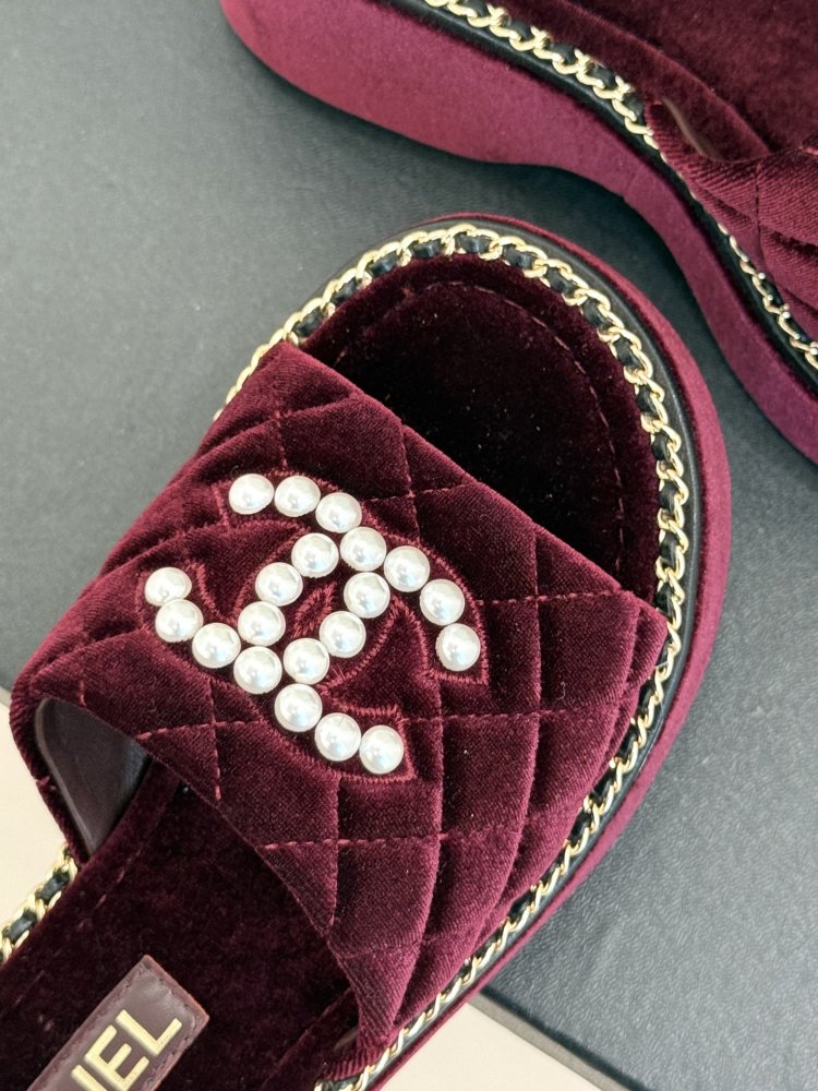 Шлепанцы женские фото 7