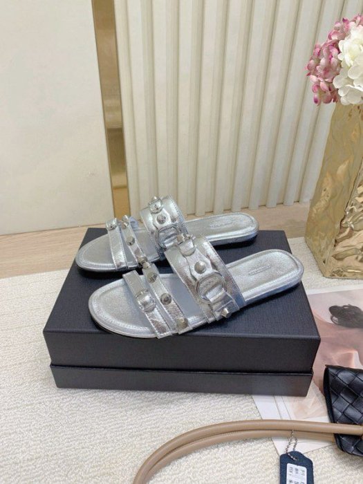 Шлепанцы женские фото 2