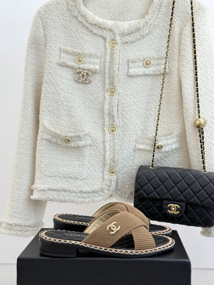 Шльопанці жіночі