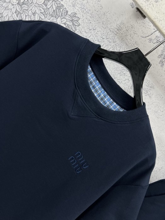 Костюм женский фото 2