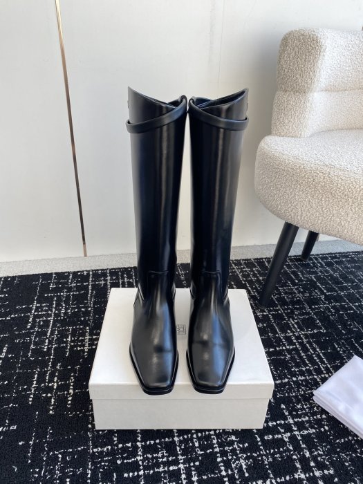 Boots women's