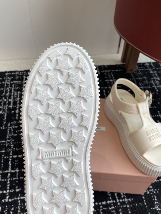 Сандалии женские фото 9