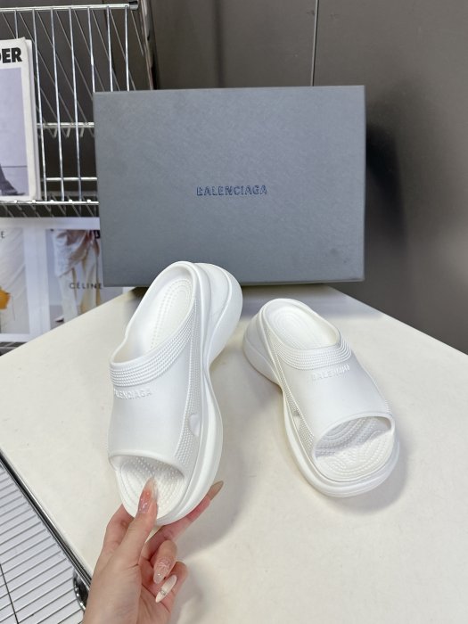 Шлепанцы фото 4