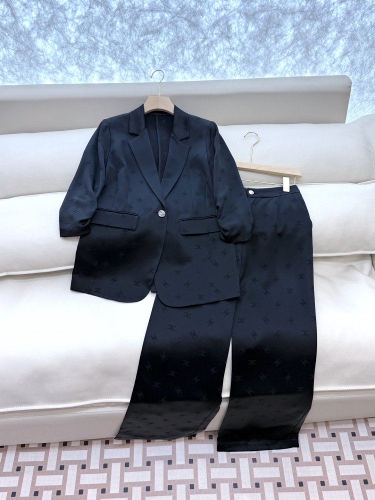 Костюм жіночий фото 3