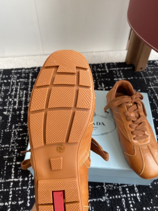 Кроссовки женские фото 9