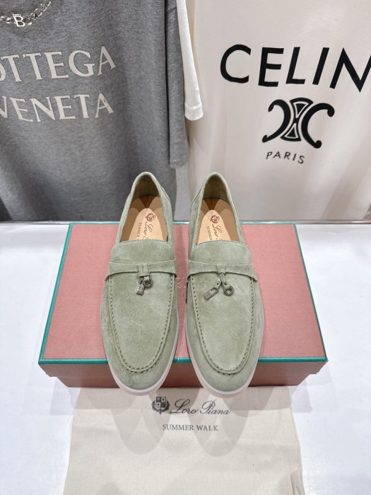 Лоферы женские