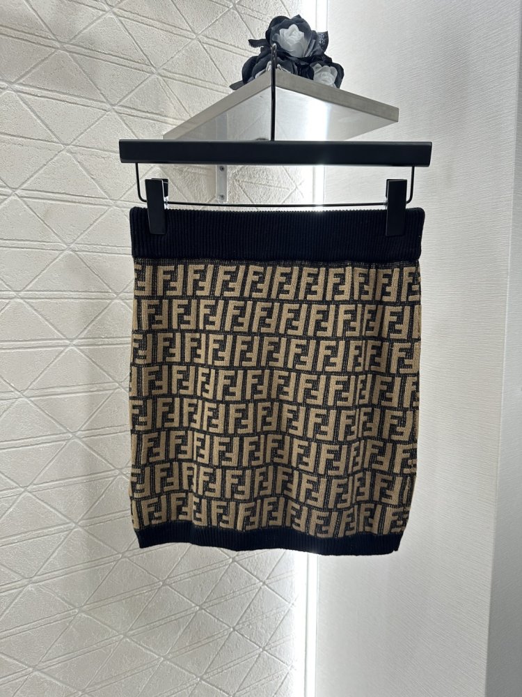 Футболка жіноча фото 8