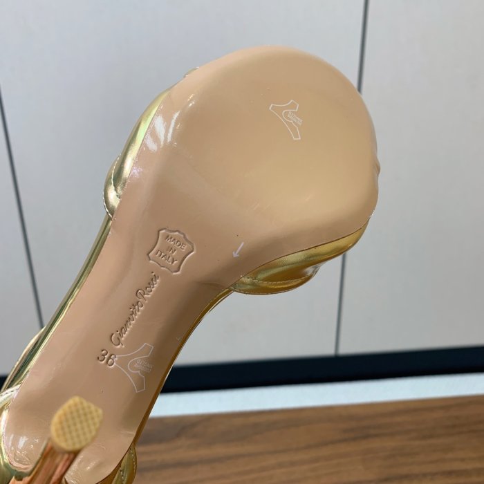 Босоножки фото 6