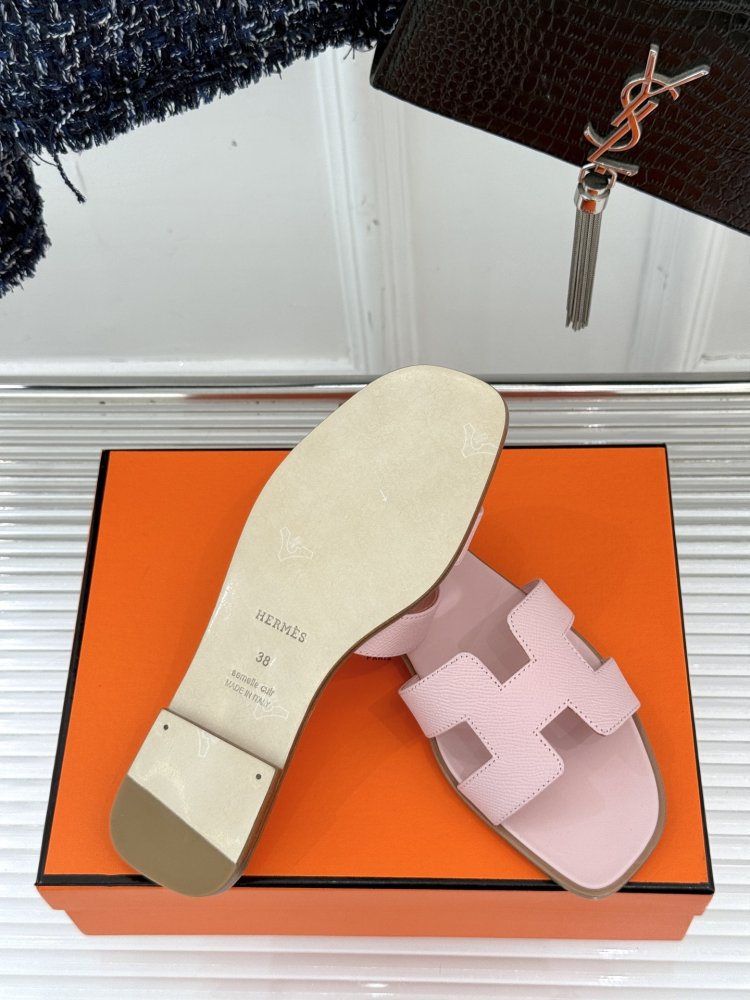 Шлепанцы женские фото 9