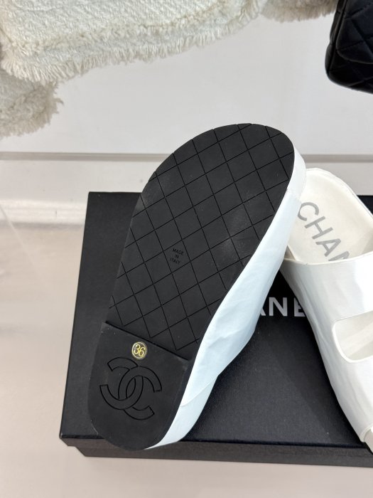 Шлепанцы фото 9