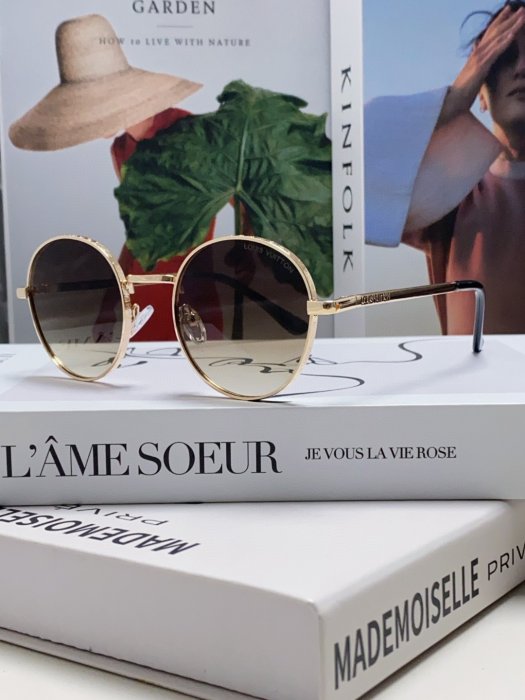 Очки солнцезащитные