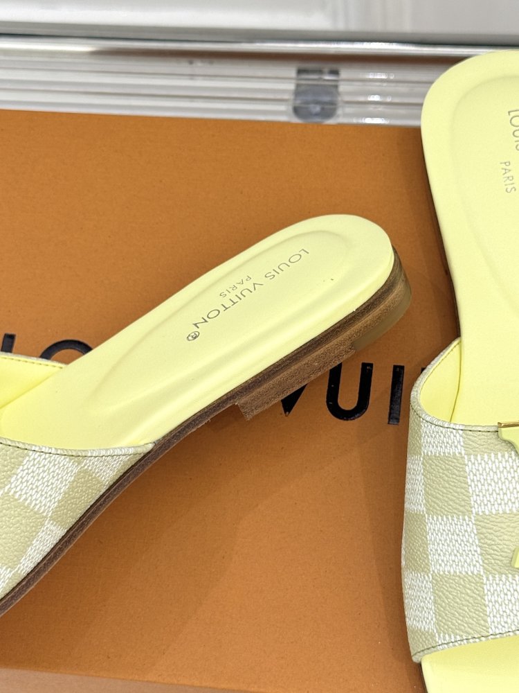 Шлепанцы женские фото 6