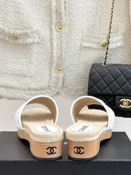 Шлепанцы женские фото 6