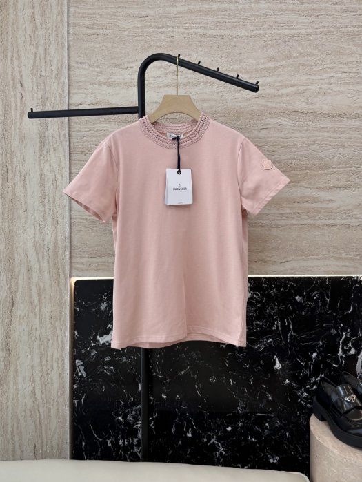 Футболка жіноча