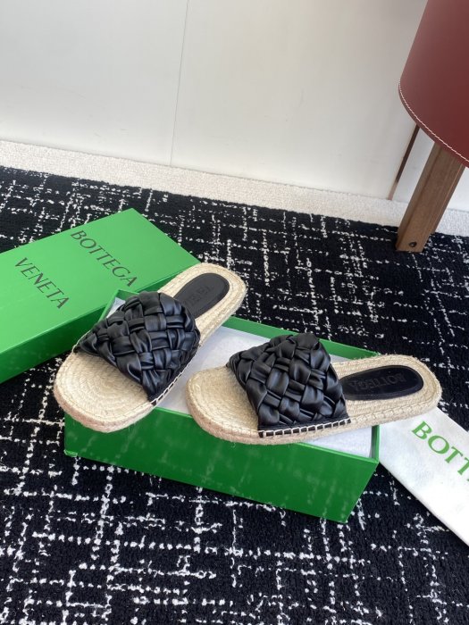 Шлепанцы женские фото 3