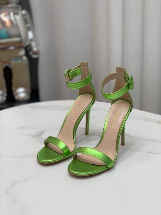 Босоножки фото 2